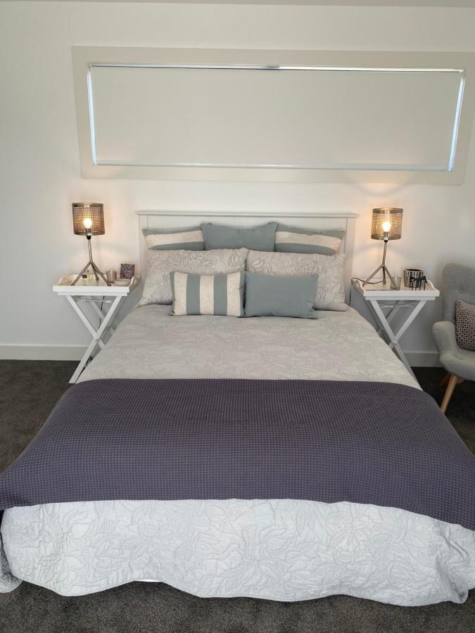 Views On Victory Apartment *